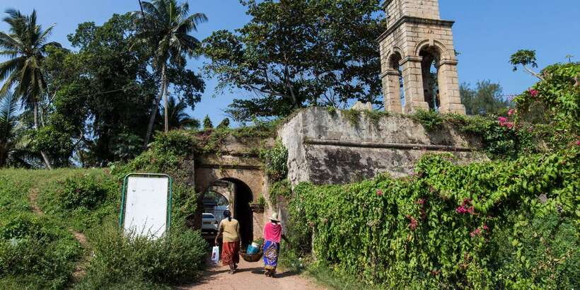Negombo: Fishing Village Highlights Private Tour by Tuk Tuk - Sri Singama Kali Amman Kovil: Hindu temple art you can actually see