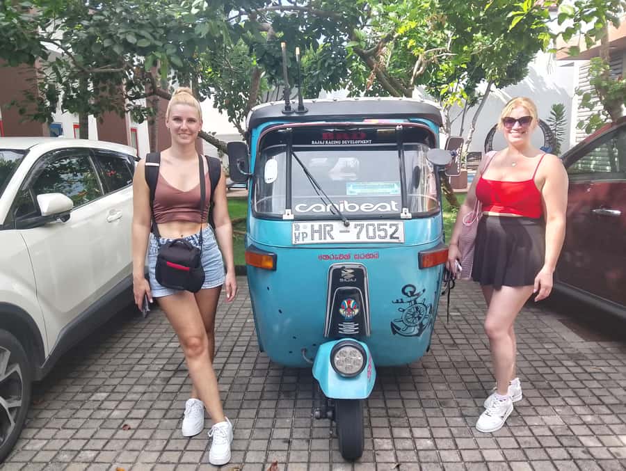 Negombo: Guided City Tour by Tuk Tuk with Hotel Pickup - Agurukaramulla Buddhist Temple: Buddha, murals, and temple etiquette