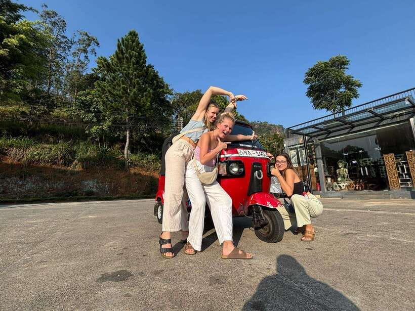 Nuwara Eliya Tuk-Tuk Tour Tea Picking,Tasting &Ramboda Falls - Key things that make this tour worth your time