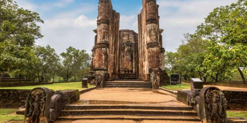 Polonnaruwa Day Tour With Minneriya NP Elephant Safari - What Polonnaruwa stops feel like in real time