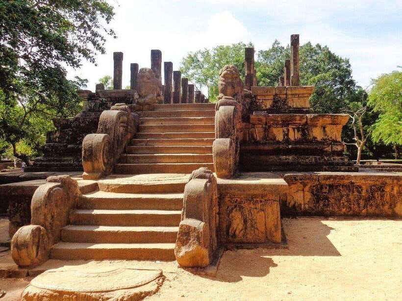 Polonnaruwa: Private Guided Cycling Tour with Hotel Pickup - What You’ll See in Polonnaruwa: Stupas, Carvings, and Royal Remains