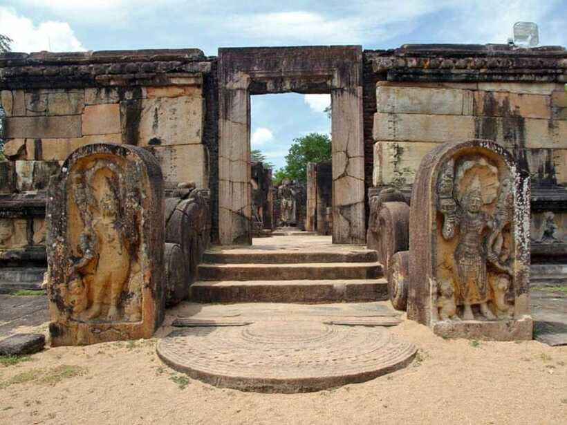 Polonnaruwa: Private Guided Cycling Tour with Hotel Pickup - Should You Book This Polonnaruwa Private Cycling Tour?