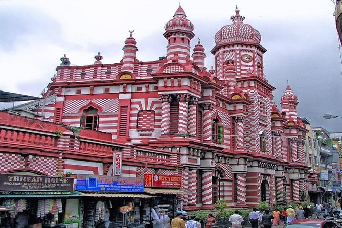 Private City tour in Colombo By tuk tuks or Cars - Colombo Fort area and Petah Market, plus a floating-market style wander