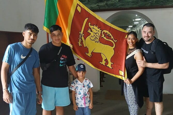 Private Colombo City Tour by Tuk Tuk - Pickup, drinks, and the small extras that keep it from being annoying
