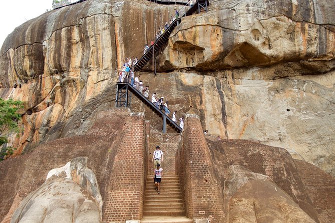 Private Trip to Sigiriya, Dambulla & safari from Colombo/ Negombo - Price and what you really pay for ($67 plus on-site fees)