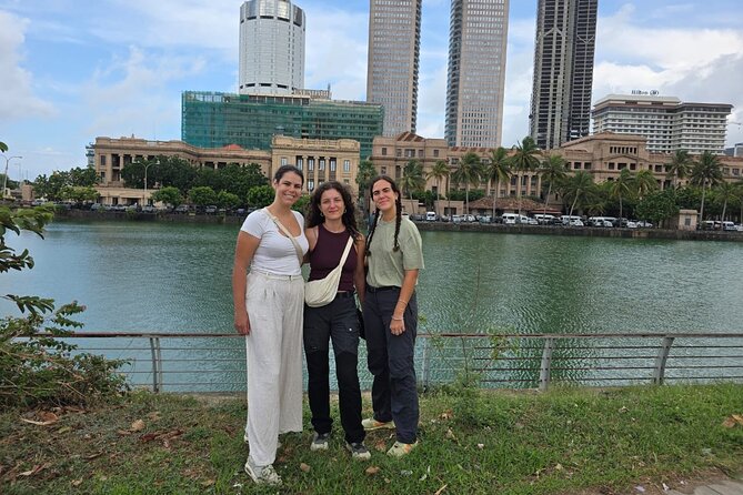 Ride and Explore Colombo and Food By Tuk Tuk Tour All Inclusive - Independence Memorial Hall, Red Mosque, and Sambodhi Chaithya: City Icons for Photos and Context