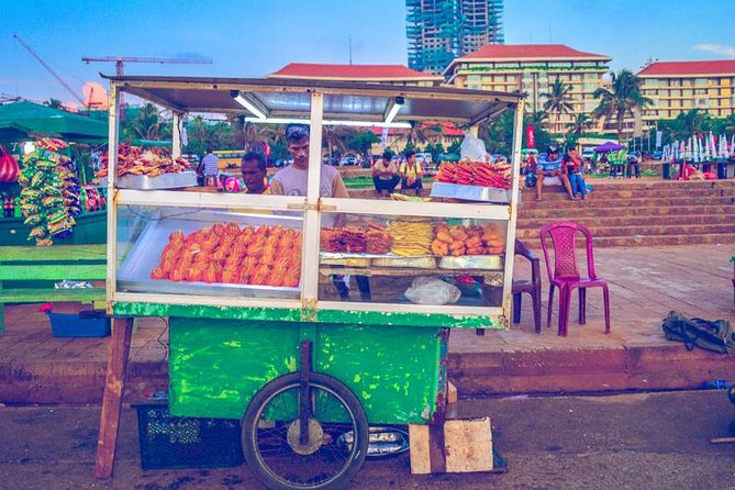 Rustic taste & Cultural tales Food Tour Colombo - Viharamahadevi Park: The Cultural Context Stop