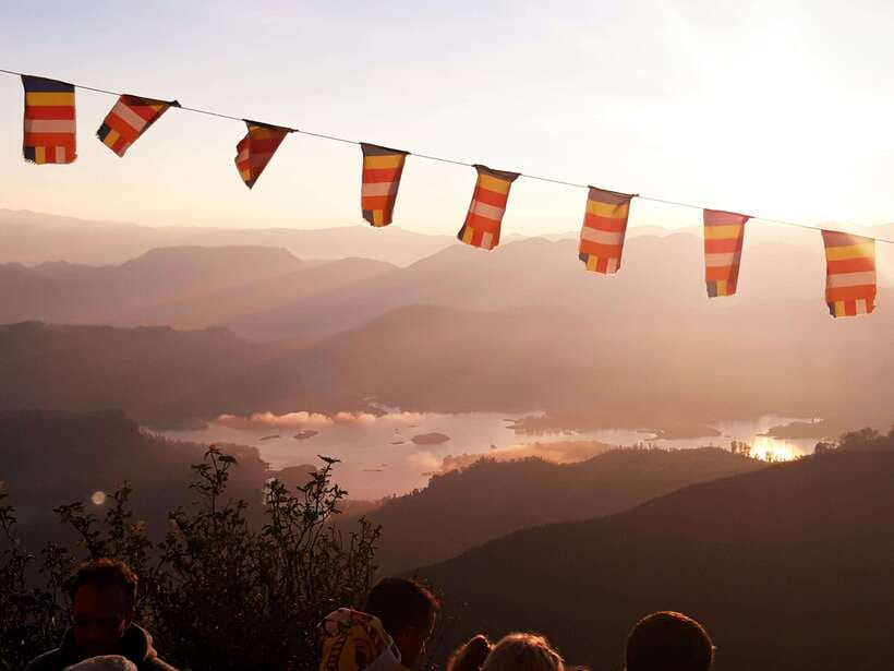 Sacred Sunrise Adventure: Adam’s Peak Day Tour - The sunrise moment: views, faith, and how to choose your spot