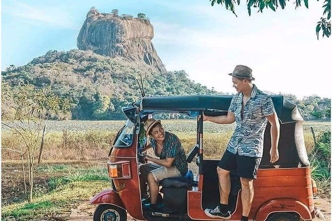 Safari Adventure in Minneriya national Park Sri Lanka - What the Nuwan-Guided Approach Feels Like