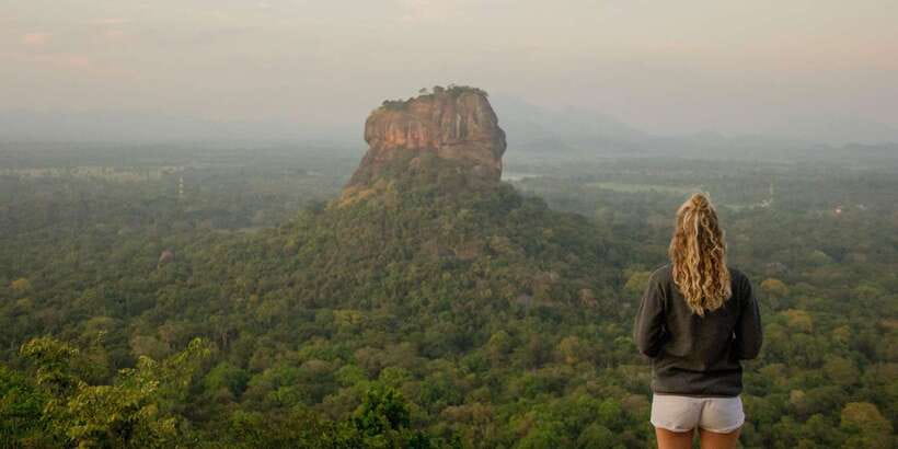 Sigiriya and Pidurangala Rock From Colombo - The lunch stop: fuel up and watch local work