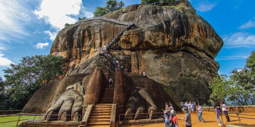 Sigiriya and Pidurangala Rock From Colombo - Colombo pickup and the rhythm of a long day