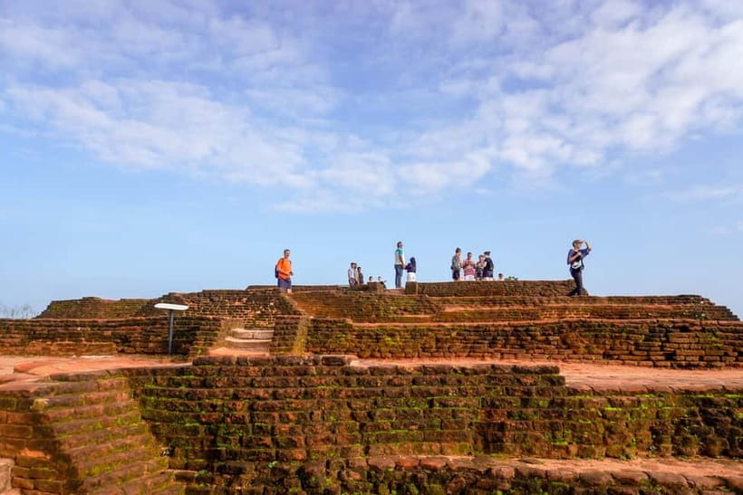 Sigiriya Lion Rock Hike & Minneriya National Park Safari - Guide and Driver Impact: The Difference Between Seeing and Finding