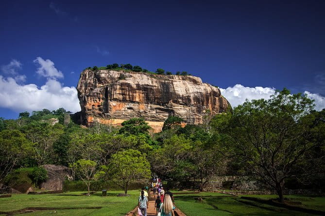Sigiriya Rock and Dambulla Cave Temple all inclusive Private Day Trip - Why Sigiriya and Dambulla in One Long Day Makes Sense