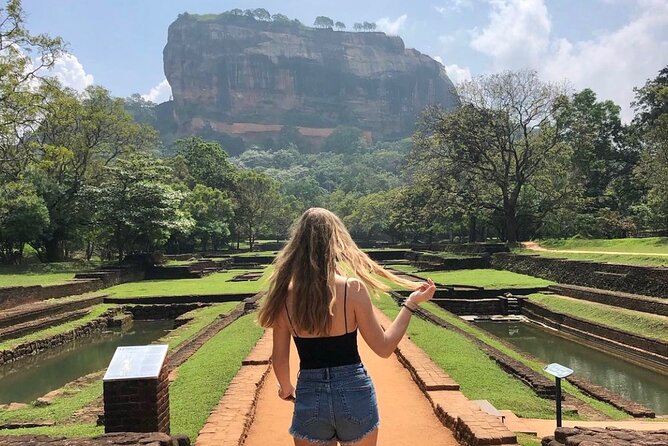 Sigiriya Rock Fortress and Cave Temples Day Trip - Stop 1: Herbal garden and the 10-minute head massage reset