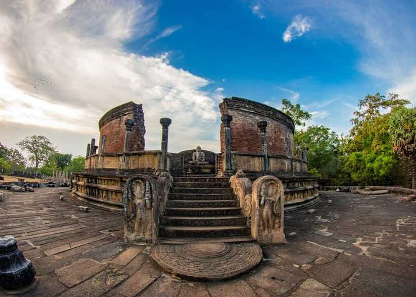 Sri Lanka: 4-Day Private Tour Focusing on Cultural Triangle - Day 2: Polonnaruwa Ruins and a Minneriya Elephant Safari