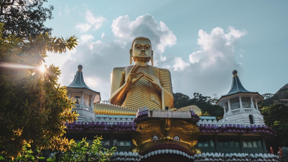 Sri Lanka: 4-Day Private Tour Focusing on Cultural Triangle - Day 4 in Kandy: Tooth Relic, Kandy Lake, and Peradeniya Gardens