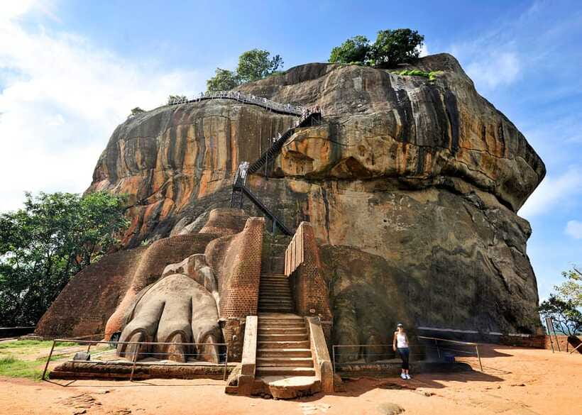 Sri Lanka Cultural Triangle Private 2-Day Tour+Wildlife Tour - Day 1: Dambulla’s Golden Cave Temple and Sigiriya’s fortress challenge
