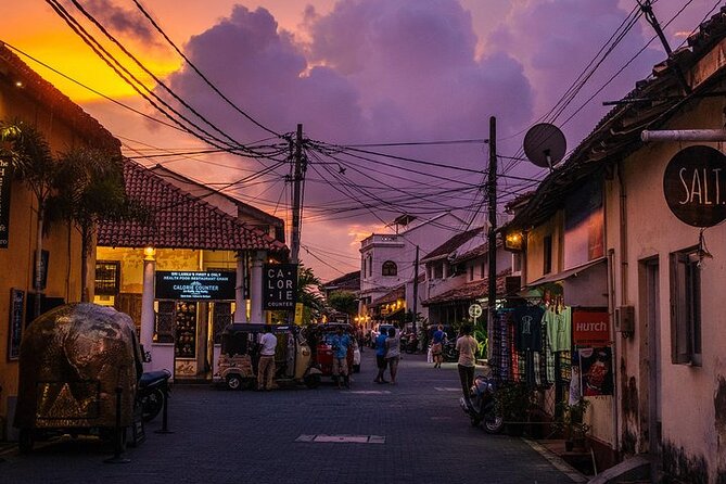 Sri Lanka Multi Day Car Hire with English Speaking Driver-Guide - Day 1: Colombo pickup and your first routing within the allowance