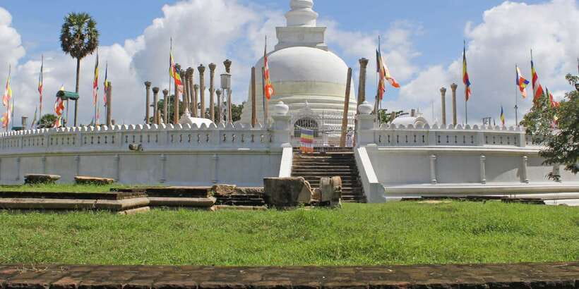 Sri Lanka Private 3-Day Cultural Tour, 5 UNESCO Sites - The hotel and meals: what you likely get on a short cultural run