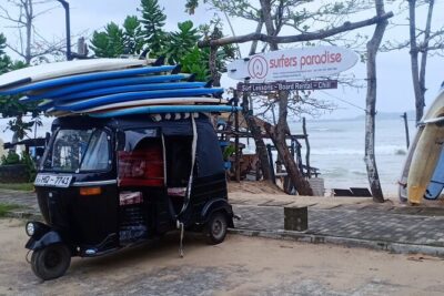 Surf Camp in Weligama Beach Sri Lanka - Inside the surf lessons: 75 minutes, plus the board progression