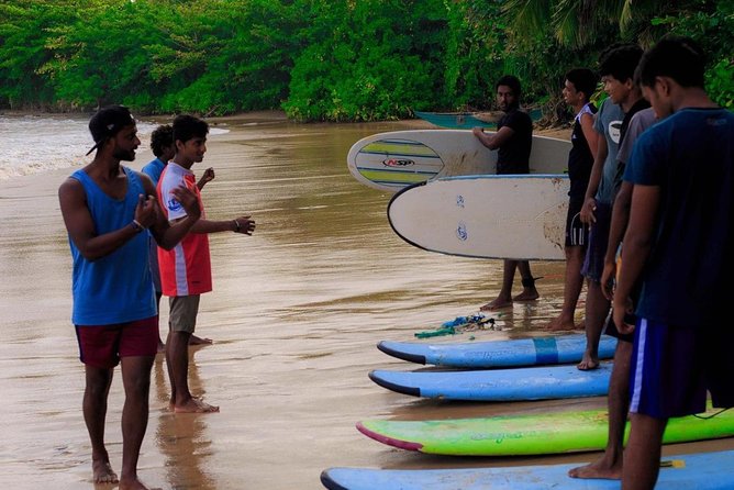 Surfing Lessons at Unawatuna - Who should book this lesson (and who might not)