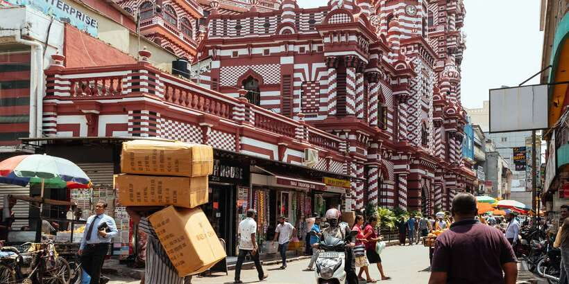 The True Essence of Colombo:Private Highlights & Hidden Gems - Pomegranate-Shaped Mosque and a Minimalist Hindu Temple: One Route, Many Faiths