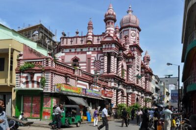 Tuk It Easy Colombo - Stop One at Sri Ponnambalam Vanesar Kovil (About 20 Minutes)
