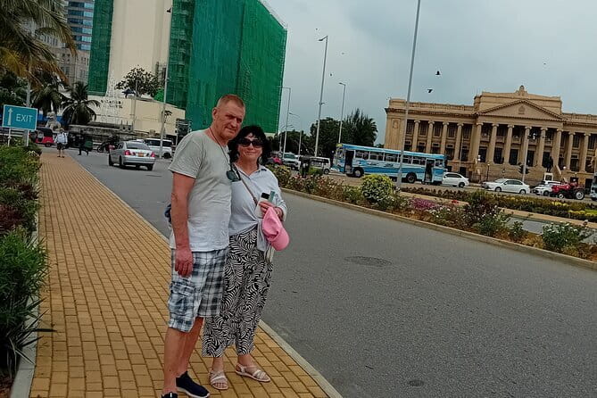 Tuk-Tuk City Tour Colombo SL - Independence Square and Old Parliament Building: Fast Photos, Big Shifts