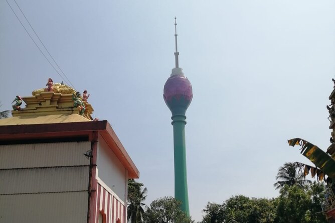 Tuk Tuk Safari Colombo Sri Lanka - Jami Ul-Alfar Mosque: the candy-striped landmark you’ll remember