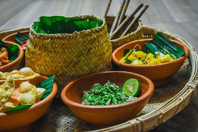Vegan Cooking Class Colombo with Market Tour - Private instruction in a small kitchen: one-on-one means you actually learn